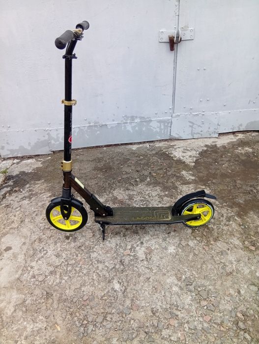 Продам  підлітковий  самокат.