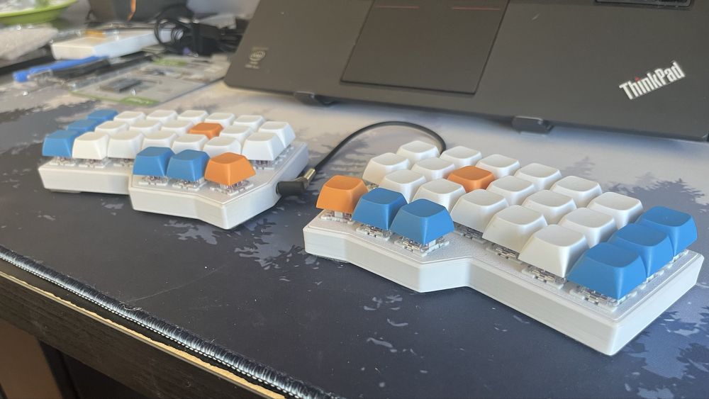 Corne split keyboard64738621163265121