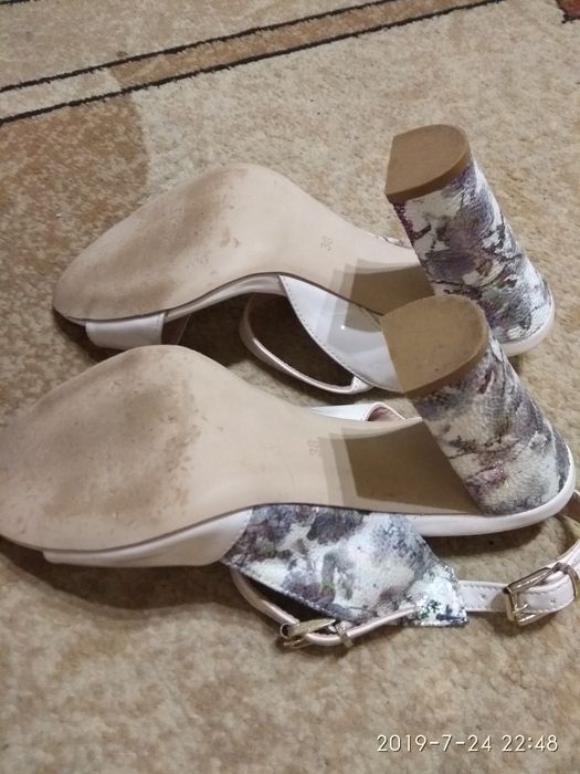 Босоніжки 38