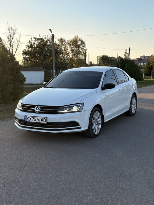 Продам Volkswagen Jetta рестайлинг в отличном состоянии!2015 год выпуска 137 тысяч пробега!