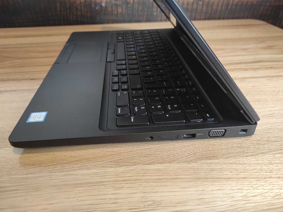 Laptop Dell Latitude 5590 i7-8650U, SDD 256 GB, 16 GB RAM DOTYKOWY EKRAN