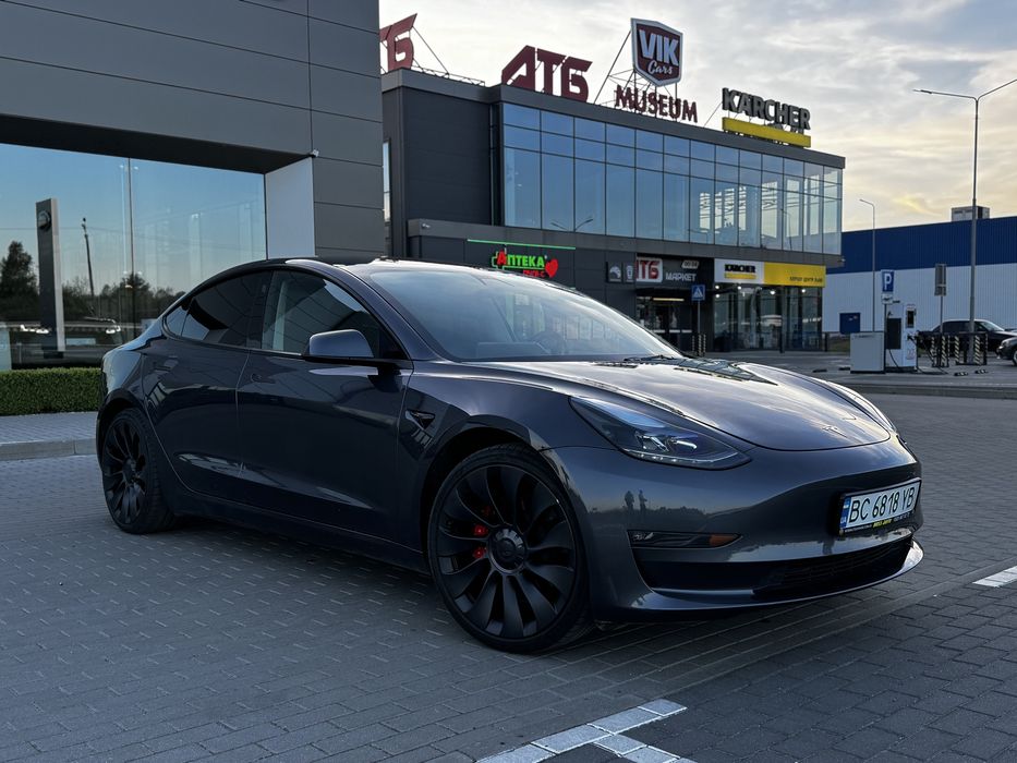 Tesla model 3 Perfomance