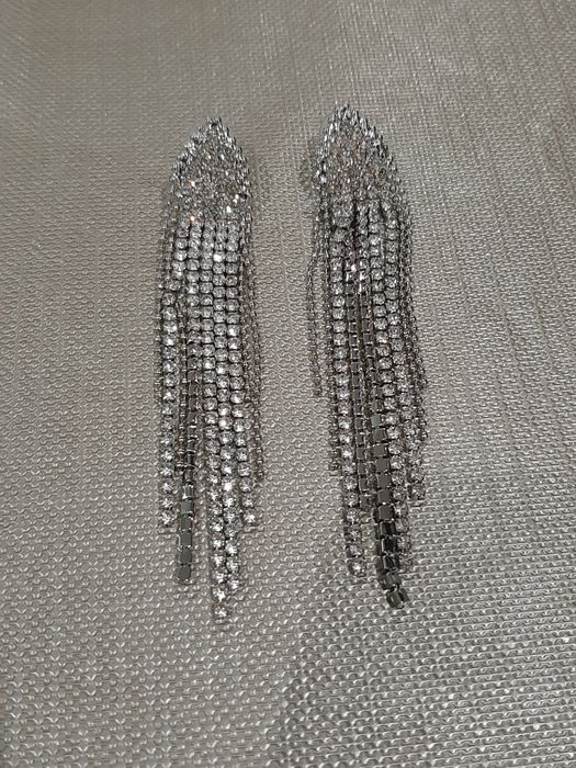 Brincos compridos de brilhantes novos