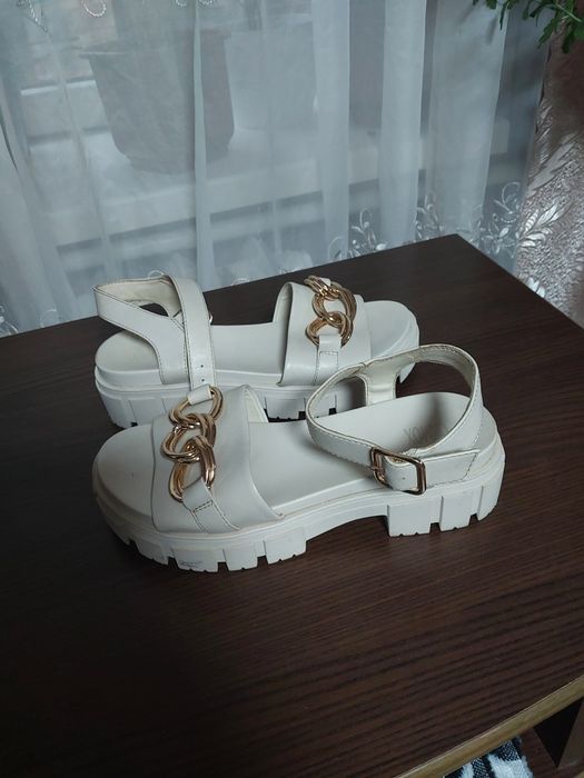 Взуття літнє 37 розміру