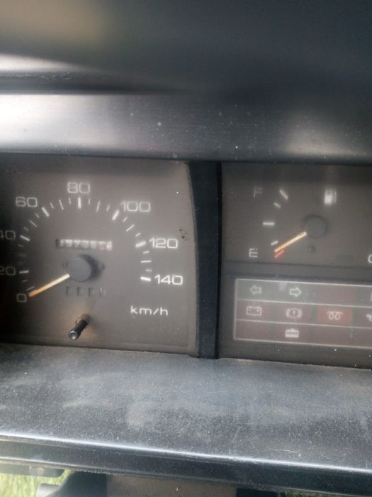 Isuzu NKR 2.8 Direct Injection
