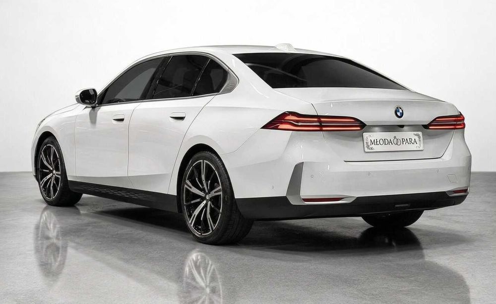 Nowe BMW Serii 5 (G60) w kolorze białym – Luksus i Elegancja na Wasz Ślub!