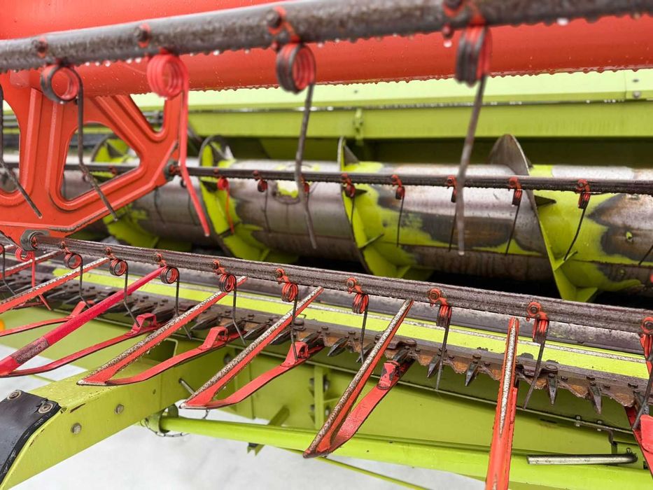 Жниварка Claas V900