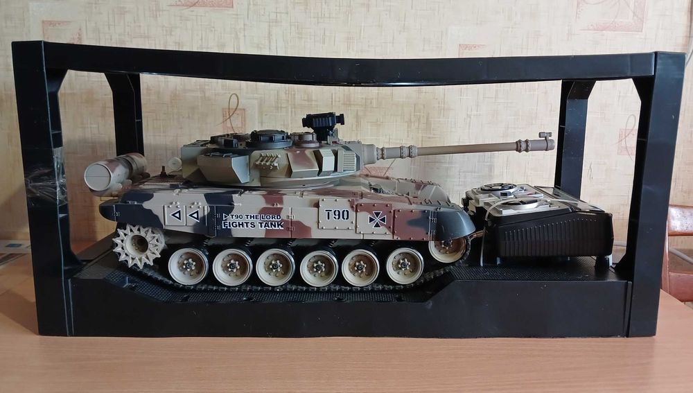 Танк на радиоуправлении стреляющий T-90  1:20