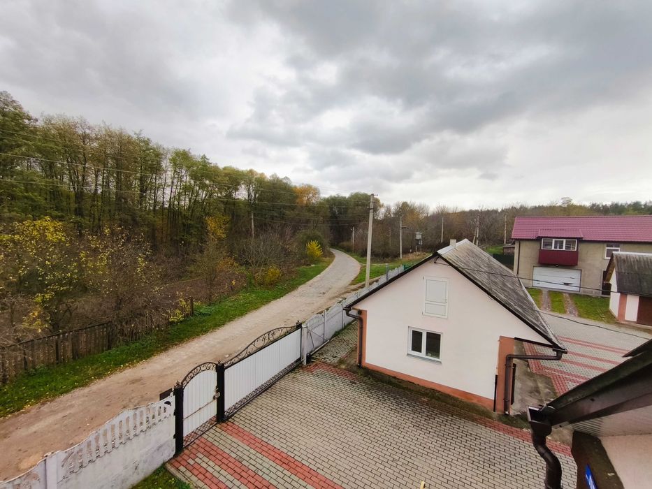 Продаж заміського будинку