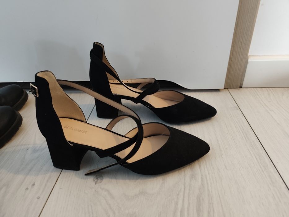 Buty na obcasie czarne