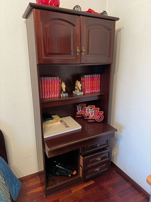 Móvel de quarto em madeira