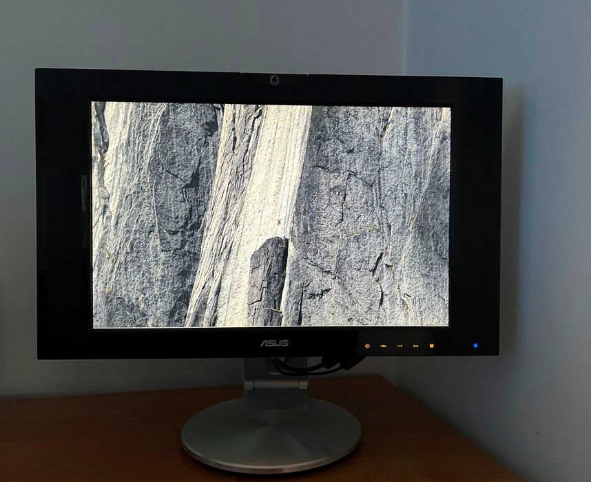 Monitor ASUS PW201 20,1” pivot, 1680x1050 16:10 TN, VGA, DVI, głośniki