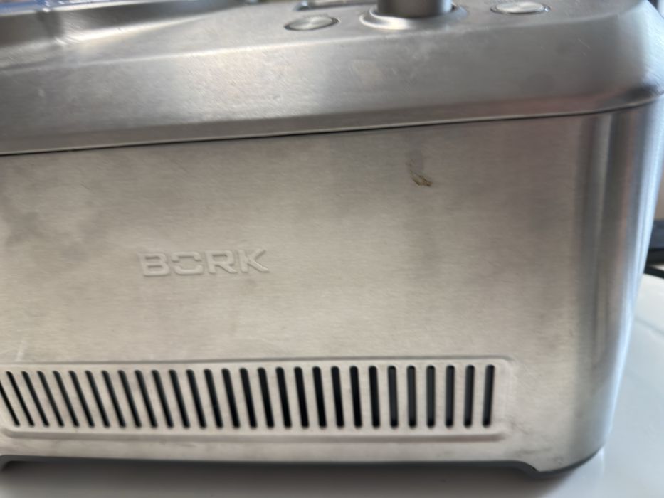 Продам мороженицю bork e801