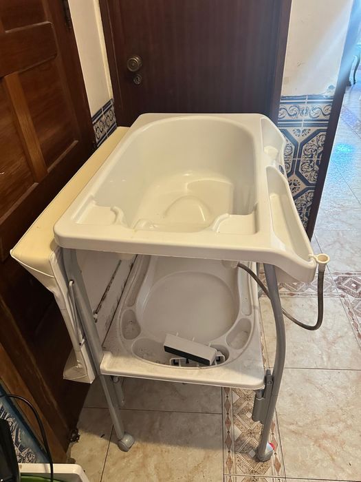 Banheira/Trocador Brevi com Almofada – Bom Estado