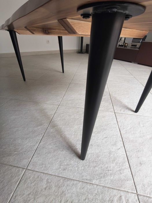 Mesa de centro em madeira maciça - Impecável, como nova