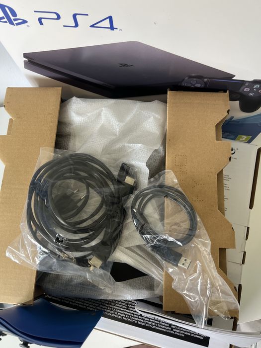 PlayStation 4 500GB .