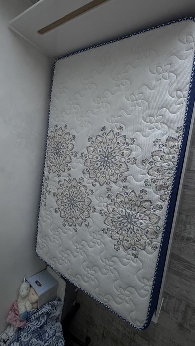 Ліжко з матрацом