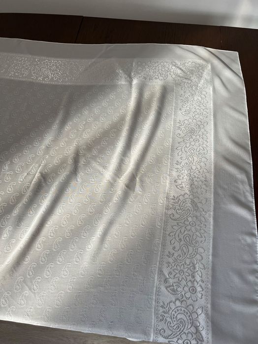 Хустка біла в ідеальному стані