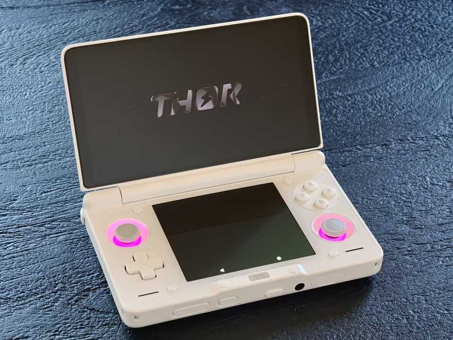 AYN Thor Max White Batch 7 handheld gaming console 16GB RAM 1TB