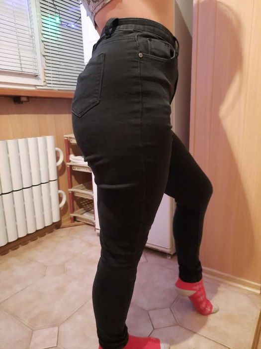 Джинсы классические зауженные чёрные L