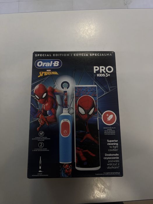 Електрична зубна щітка Oral-B Pro Kids Spiderman з футляром