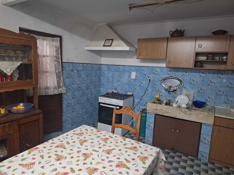 terreno com moradia para restaurar Maia centro