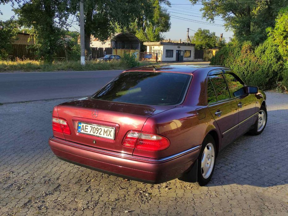 Гарний Мерс w210 бензин 2.0 (обмен на недвижимость)