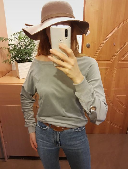 Welurowa szara bluza oryginalna wstążki hit pasuje na S i M