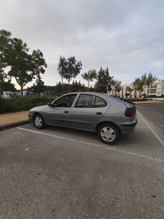 Renault Megane I 1.4 foto 3