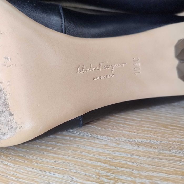 Salvatore Ferragamo - skórzane buty za kostkę na rzeźbionym obcasie