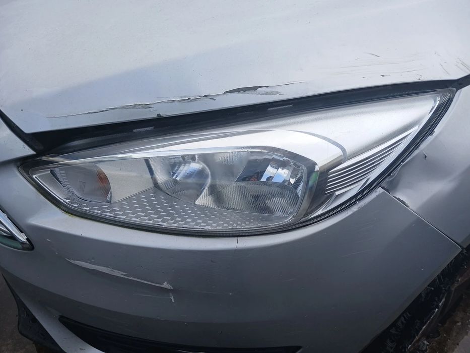 Ótica / farol esquerda FORD Focus III Carrinha