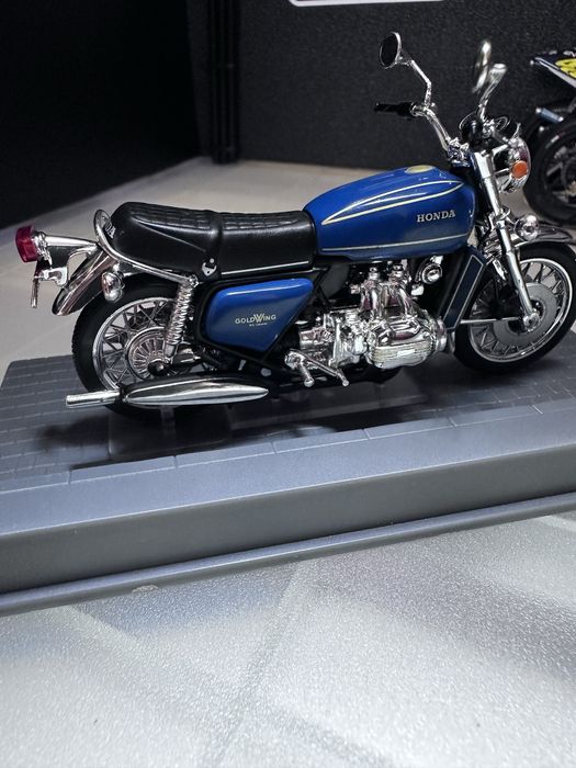 Miniatura Honda GL Gold Wing de 1975 Escala 1/24 made by IXO