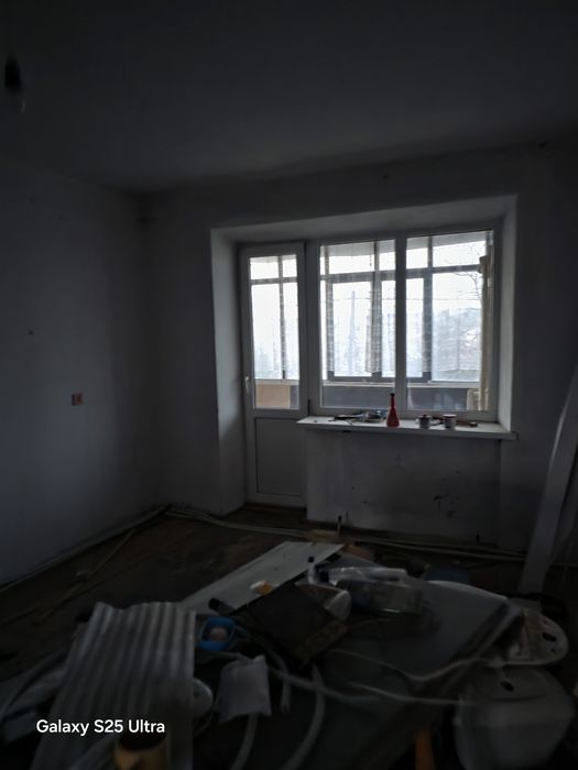 Продам чотирикімнатну квартиру в центрі тисмениці, дешево!