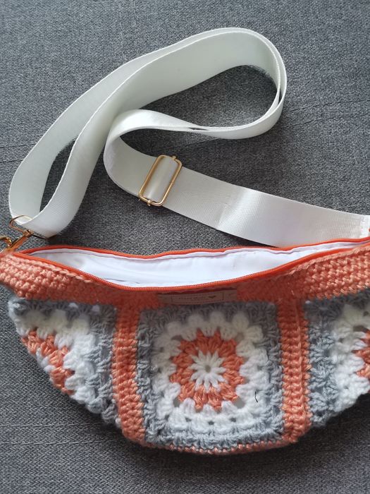 Nerka damska szydełkowa, saszetka.