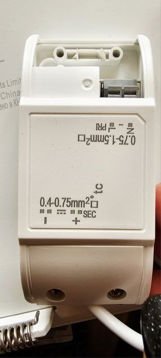 Nowy plafon, lampa sufitowa, oświetlenie wnękowe LED