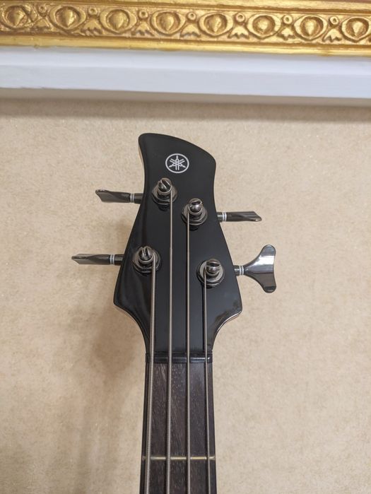 Бас-гітара Yamaha TRBX304