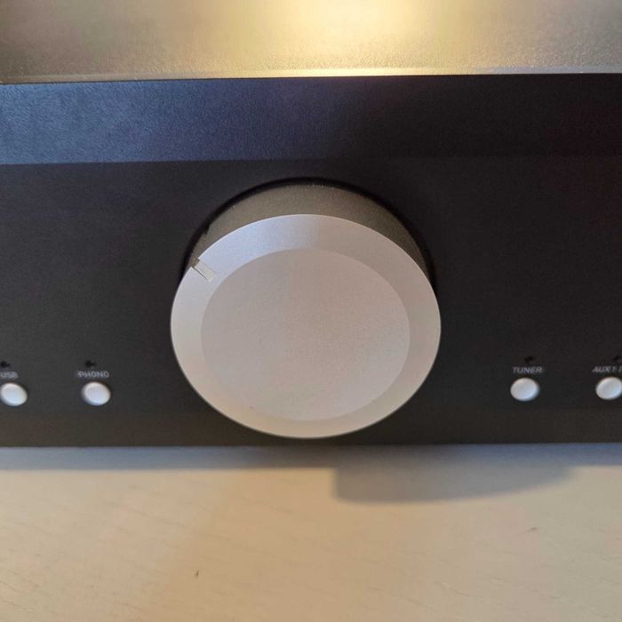 Musical Fidelity M5si – Amplificador Integrado Dual Mono (Como Novo)