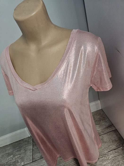 Nowy z metką metaliczny t shirt pudrowy premium