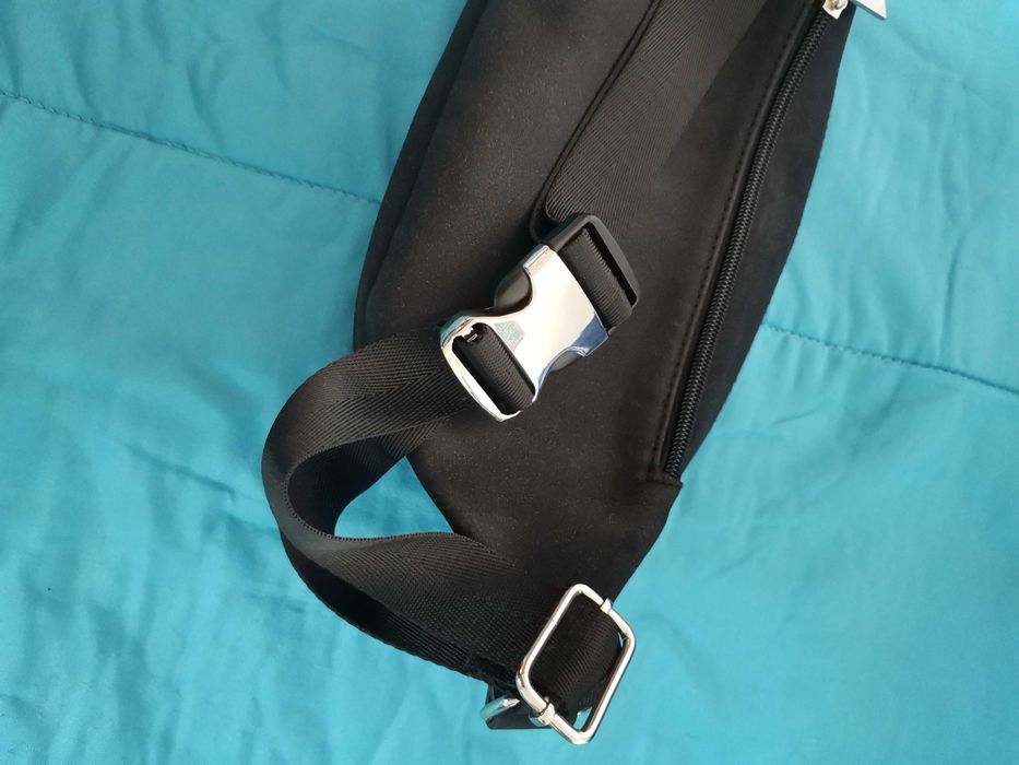 Bolsa de cintura Bershka nova