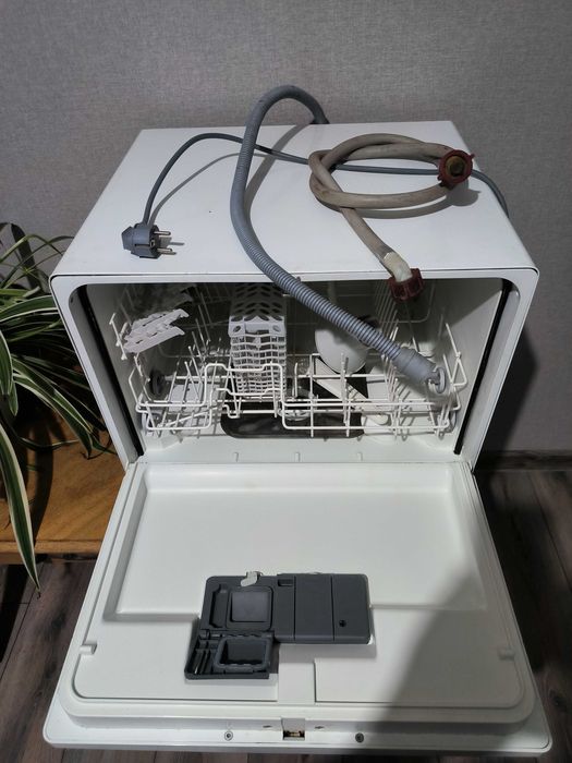 Посудомийна машина ELECTROLUX ESF 2430 W