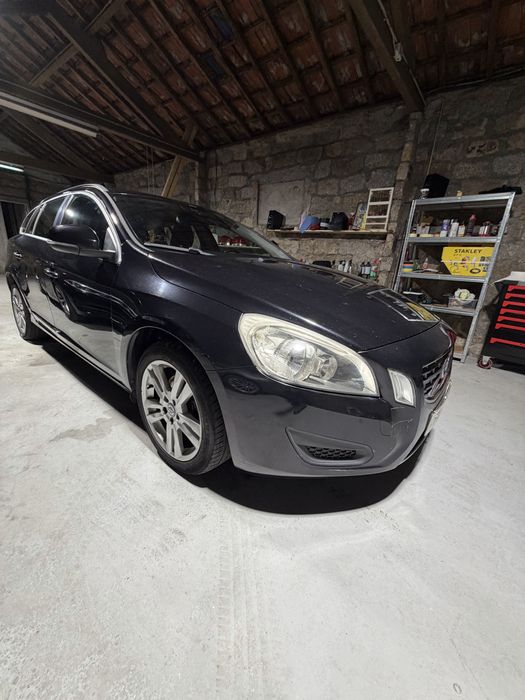 Volvo v40 — photo 2