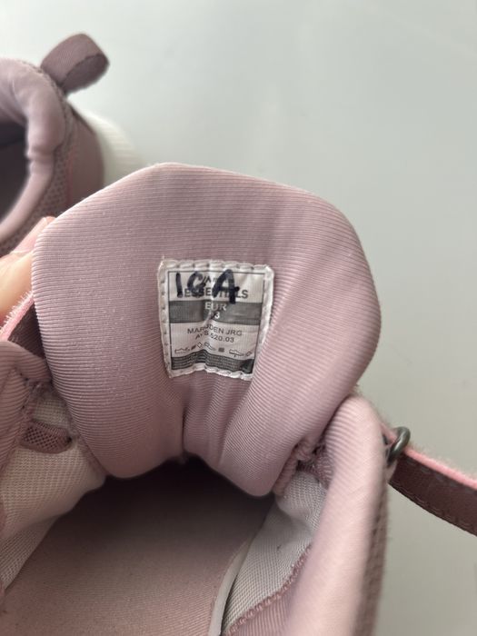 Dziecięce buty sportowe 33