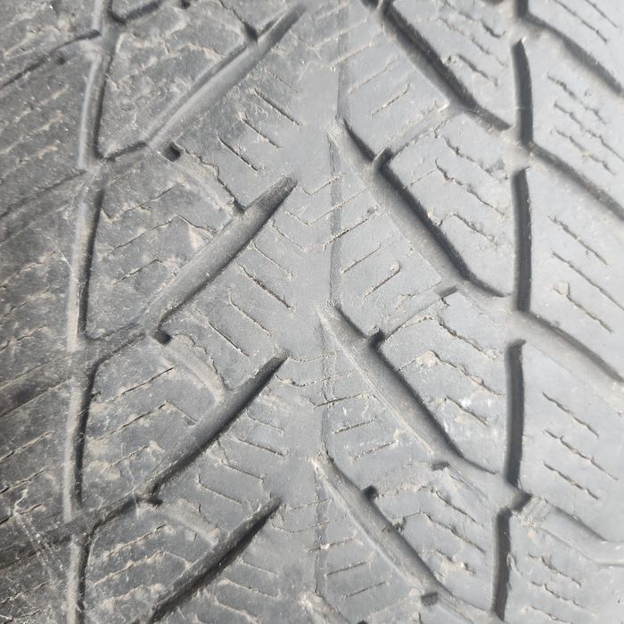 Шини зимові Goodyear Ultragrip + SUV 4X4 255 65 R17