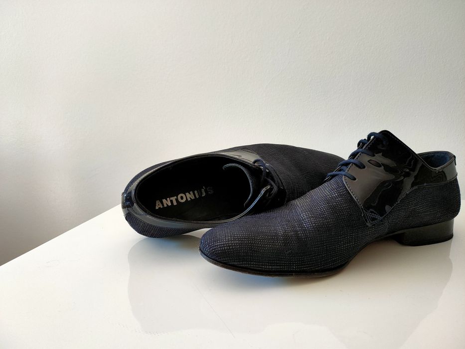 Sapatos cerimónia 43