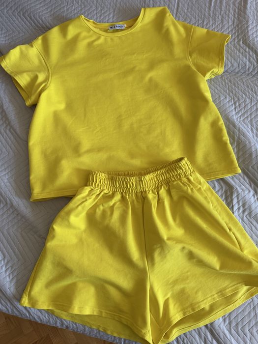 Жовтий літній костюм М