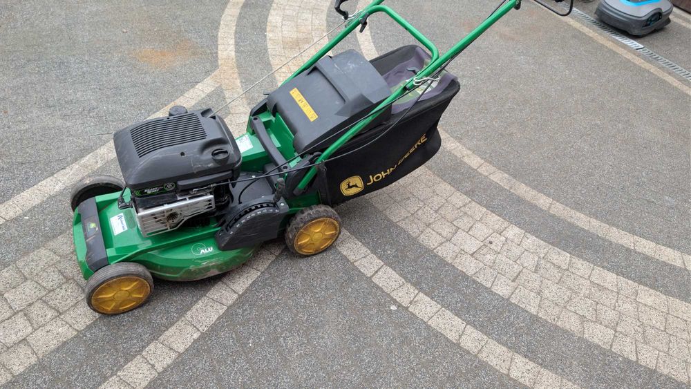 Kosiarka spalinowa John Deere z napędem aluminiowa