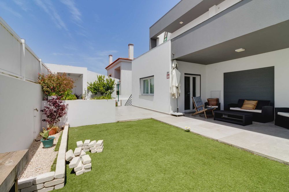 Property in Ramada E Caneças, Lisboa