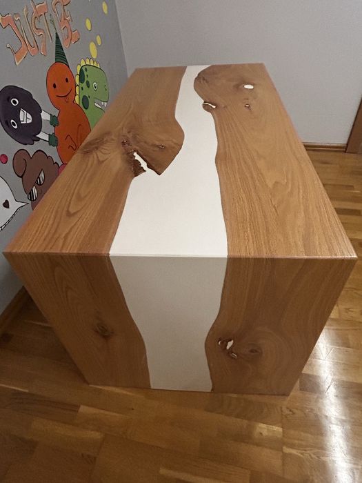 Stół z żywicy epoksydowej