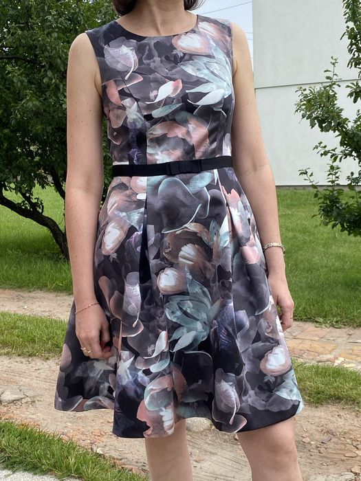 Sukienka Orsay kwiaty