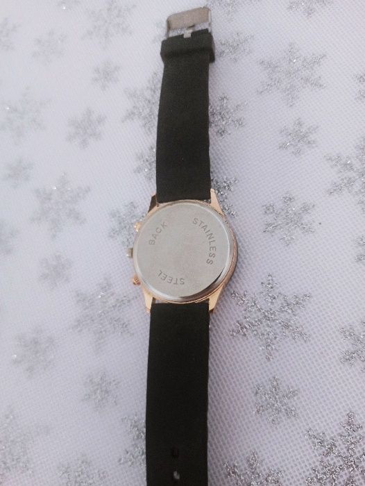 Czarny zegarek unisex na silikonowym pasku – Idealny Prezent na Święta